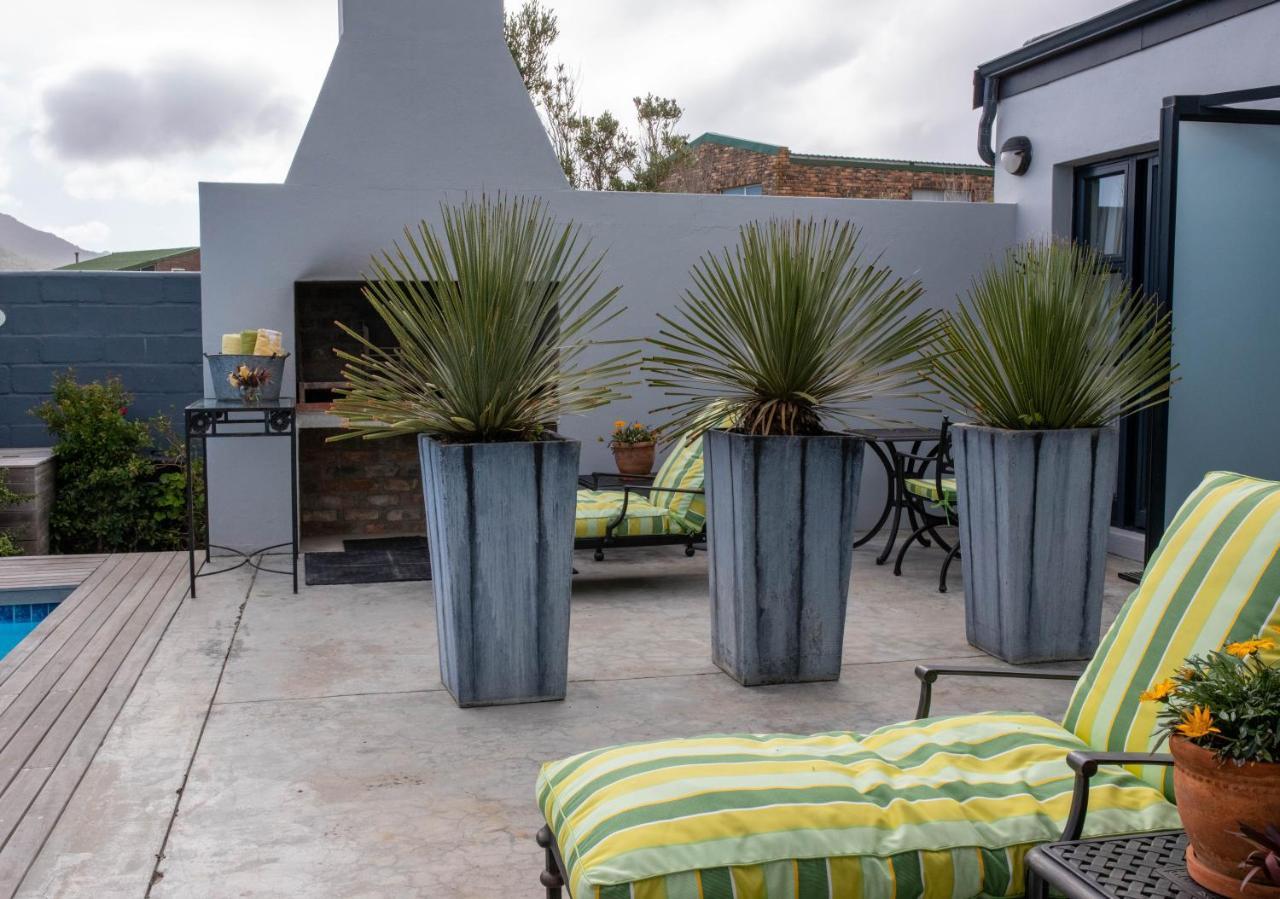 Stay At Friends Bettyʼs Bay Екстериор снимка