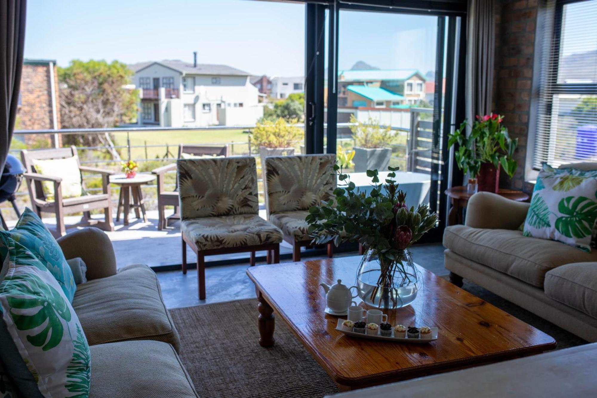Stay At Friends Bettyʼs Bay Стая снимка