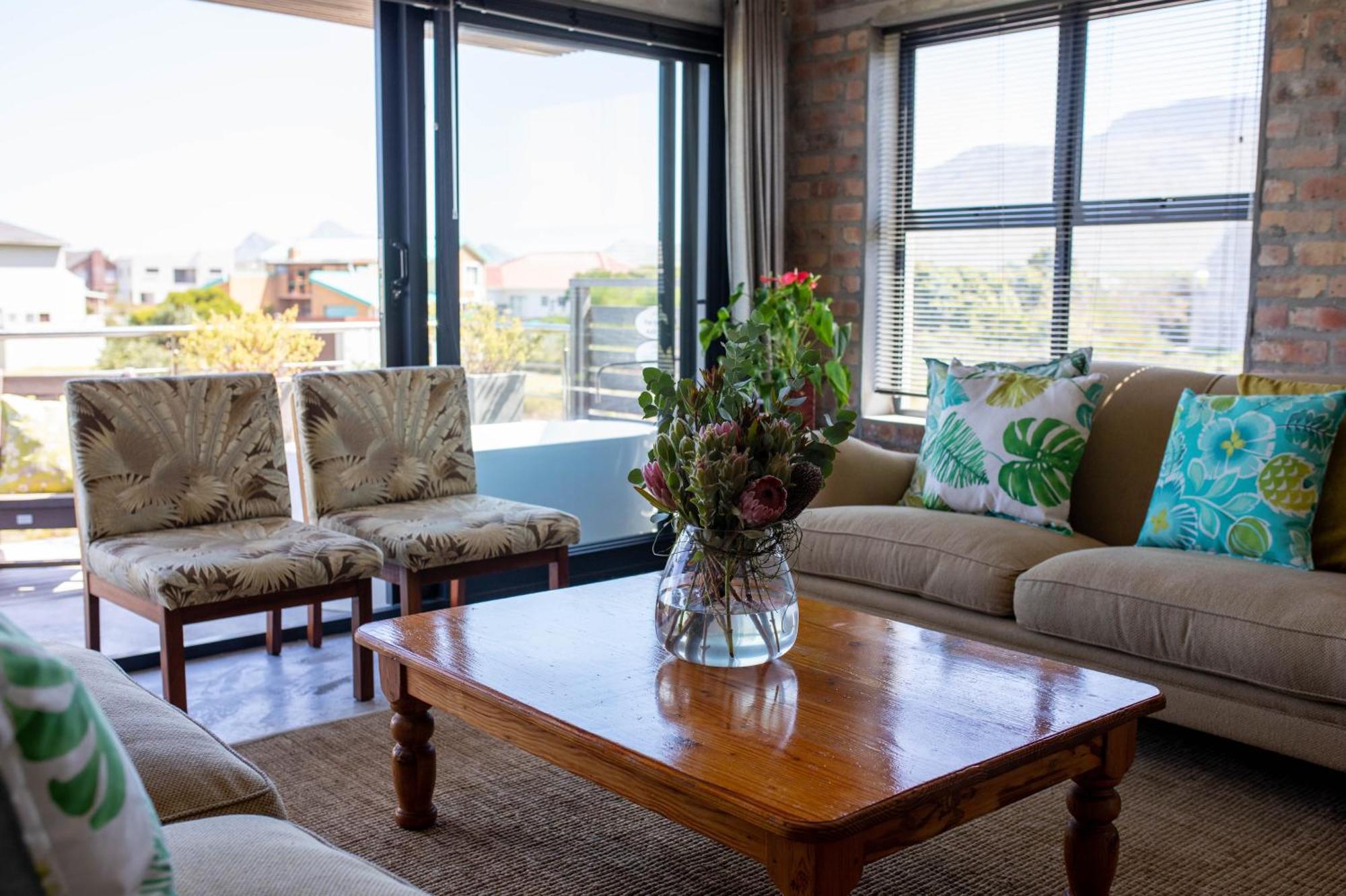 Stay At Friends Bettyʼs Bay Стая снимка