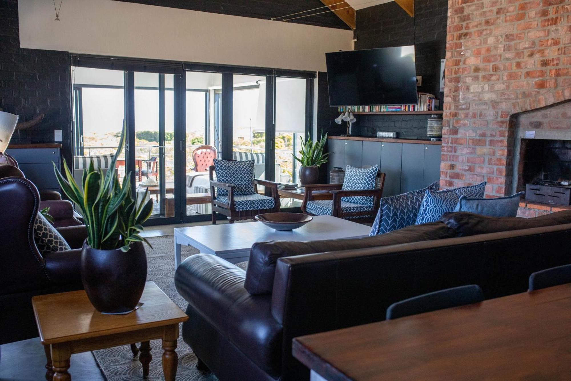 Stay At Friends Bettyʼs Bay Стая снимка