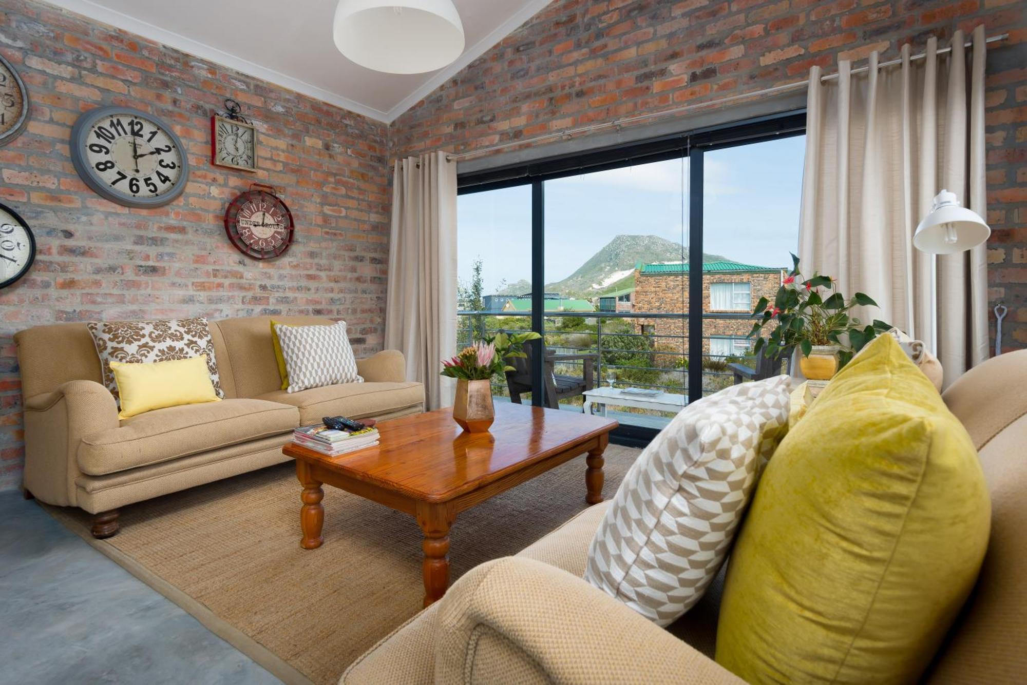 Stay At Friends Bettyʼs Bay Стая снимка