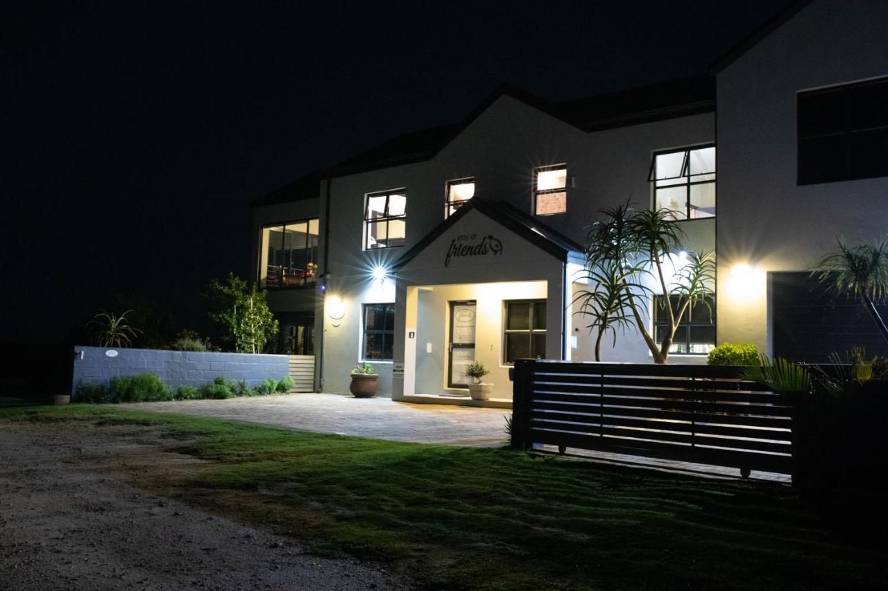 Stay At Friends Bettyʼs Bay Екстериор снимка