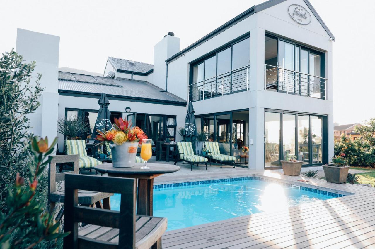Stay At Friends Bettyʼs Bay Екстериор снимка
