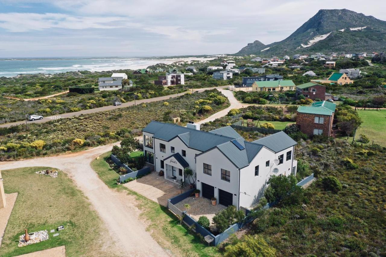Stay At Friends Bettyʼs Bay Екстериор снимка